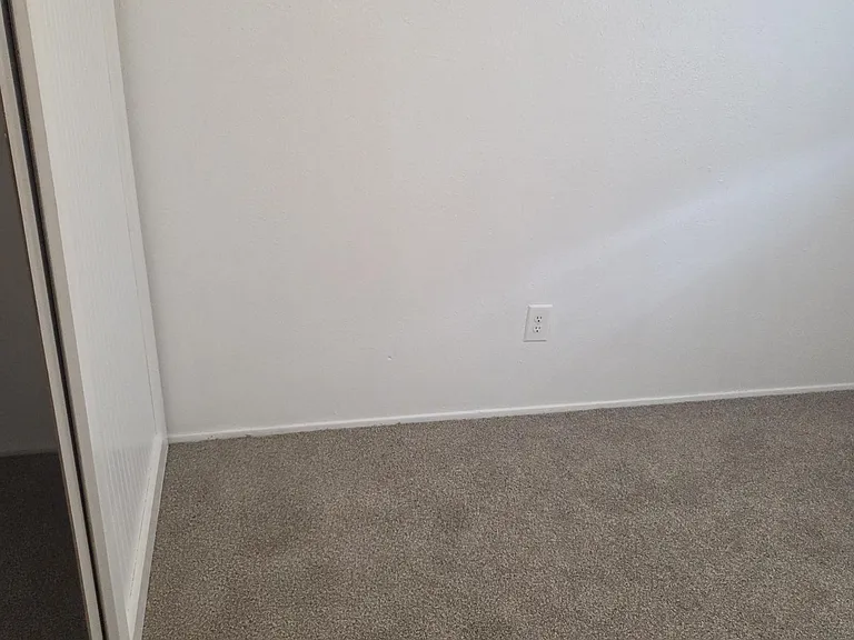 211 SE Uglow St #15 — Photo 12