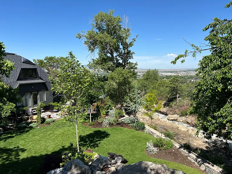 425 Lakeview Way — Photo 36