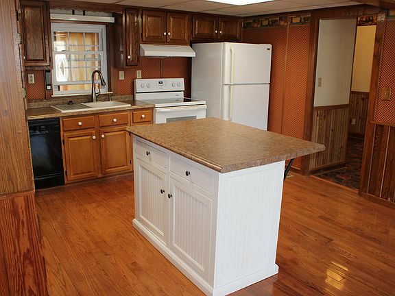 3rd image of 1256 Pratt Rd