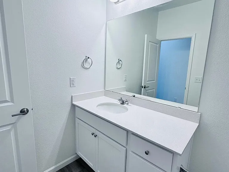 6857 Huddersfield Ln — Photo 32