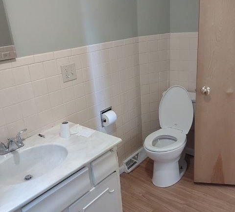 4th image of 265 W Main St