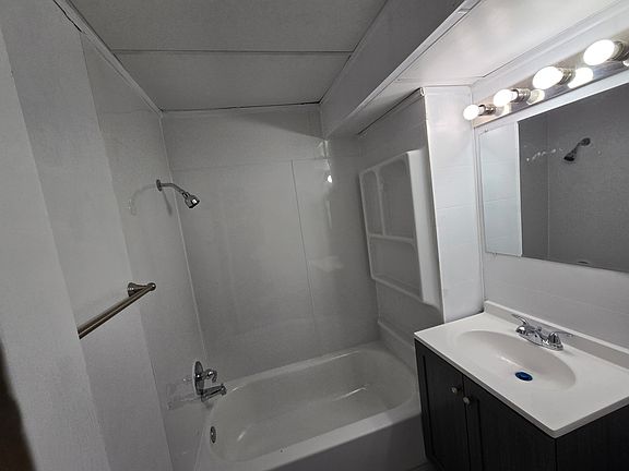 2nd image of 322 Cottage Ave E #2