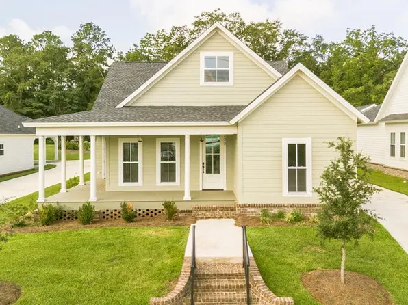 222 Victoria Pl, Thomasville, GA 31792