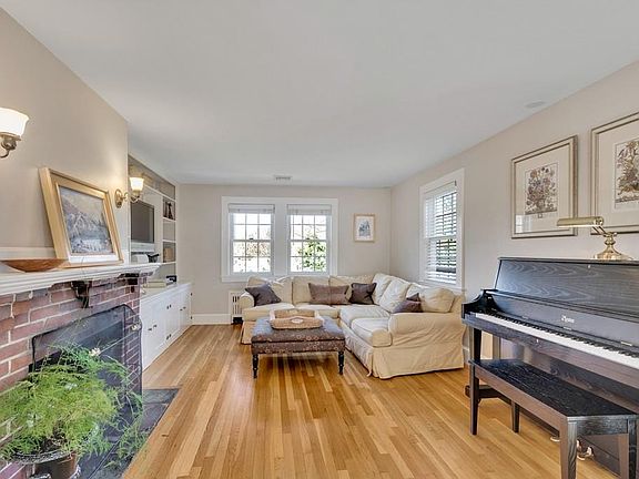 4th image of 437 Highland Ave