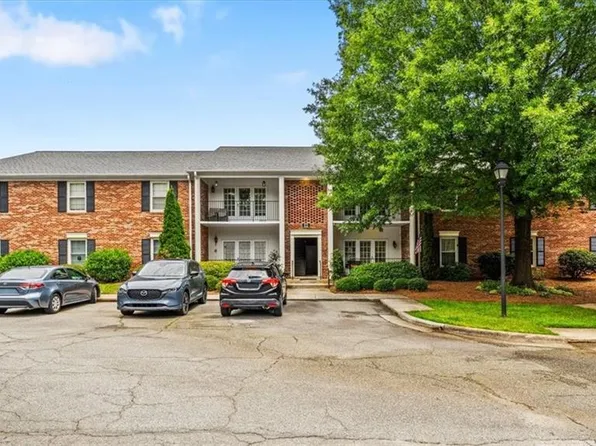 12 Fountain Manor Dr Unit E, Greensboro, NC 27405