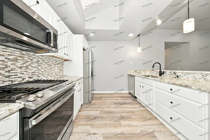 3 bed, 2.0 bath, 1838 sqft, $1,785 — Photo 4
