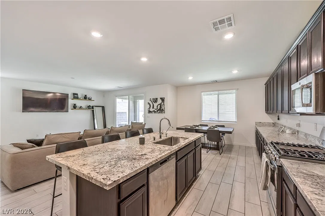 5 bed, 3.5 bath, 2642 sqft, $2,400 — Photo 1