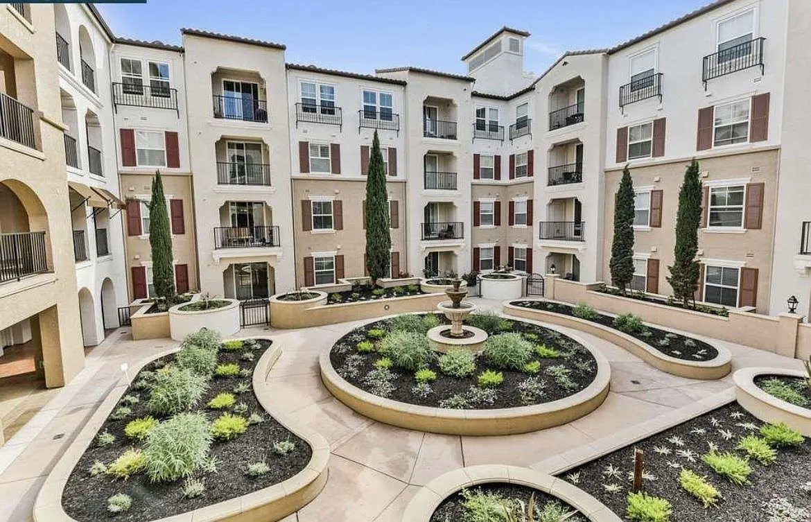 2 bed, 2.0 bath, 1123 sqft, $3,300 — Photo 1