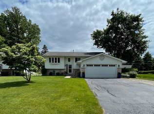 1075 93rd St, Pleasant Prairie, WI 53158