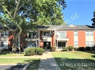 9 Simpson St APT F, Geneva, IL 60134