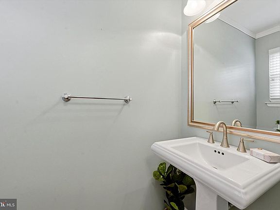 4th image of 304 Huntington Ct #62