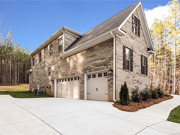 5th image of 436 Kenway Loop #105