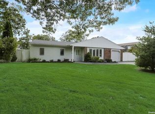 8 Wyeth St, Selden, NY 11784