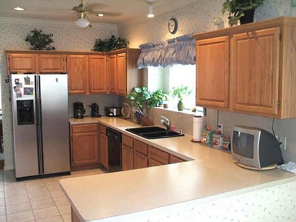 Kitchen with plenty of counter and cabinet space
