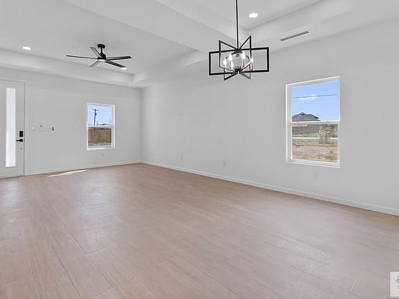 4th image of 6409 N Dorcas Cir