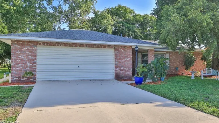 1067 York Way — Photo 36
