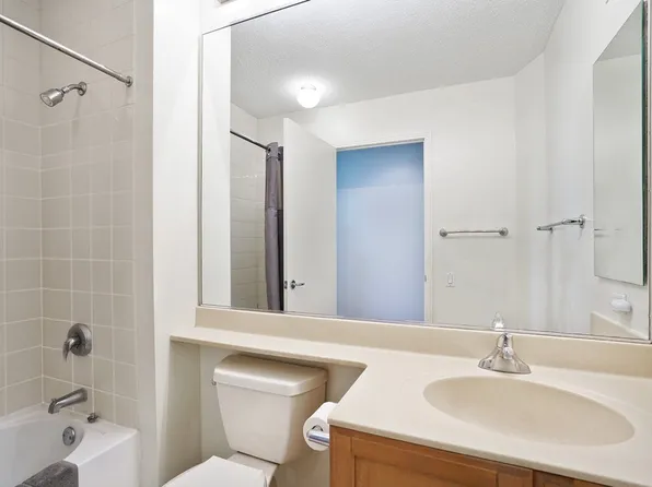 400 N La Salle Dr APT 1611, Chicago, IL 60654