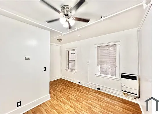 Studio, 220 sqft, $900 — Photo 3