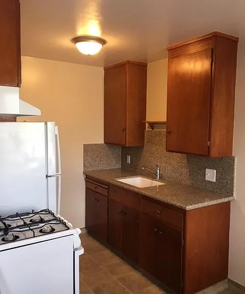 221 Pamela Ave — Photo 3