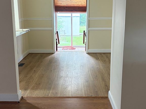 Living room/dining area