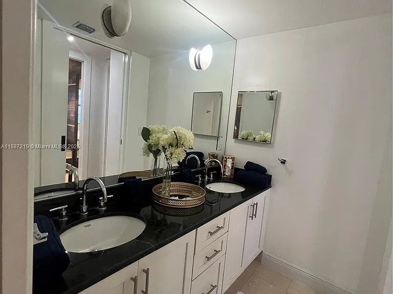 6917 Collins Ave — Photo 26