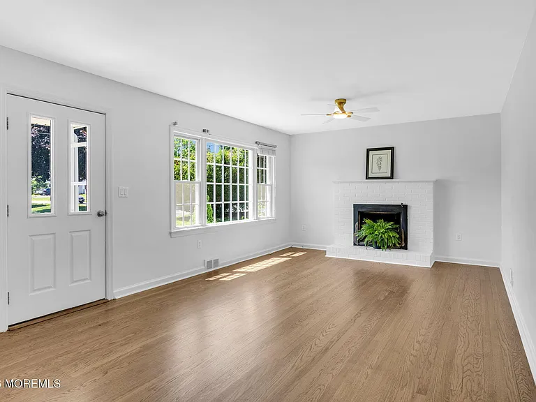 67 Victoria Pl — Photo 5