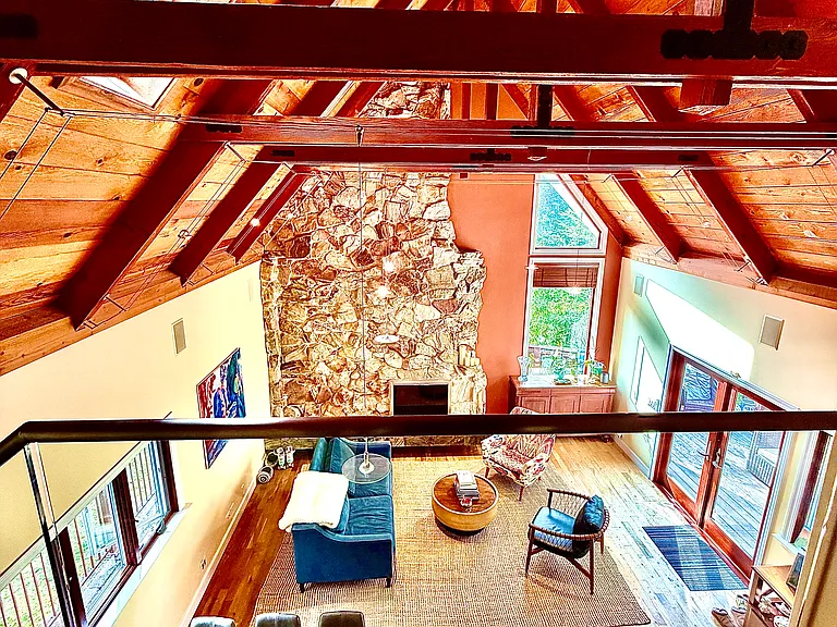 370 Marion Ave — Photo 3