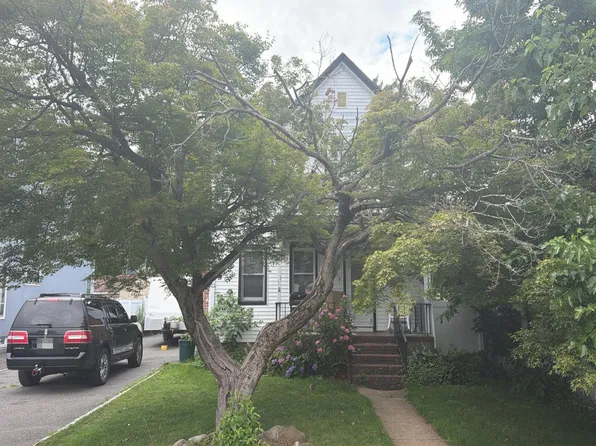 38 Jackson Ave, Bayville, NY 11709