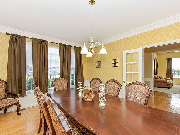 4th image of 50 Pinehurst Dr