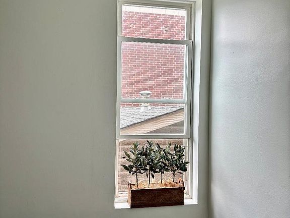 3rd image of 2215 N Campbell Ave APT 3F