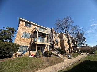 847 W College Blvd APT 301, Addison, IL