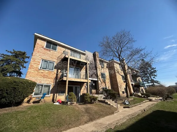 847 W College Blvd APT 301, Addison, IL 60101