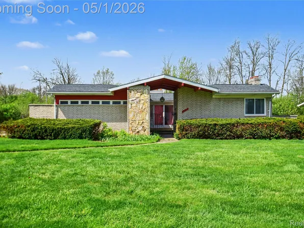 4400 Hedgethorn Cir, Burton, MI 48509