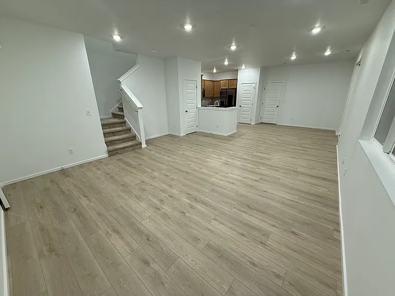 2711 N Broadwing Ln — Photo 2