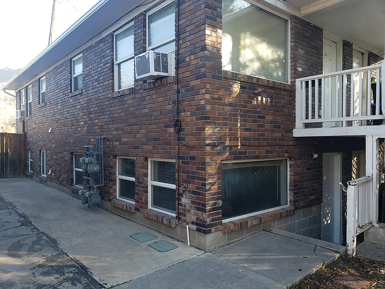 270 W 700 N #B — Photo 2