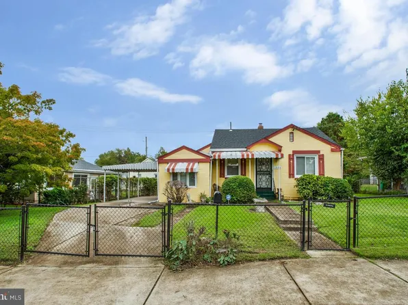 1303 Dunbar Oaks Dr, Capitol Heights, MD 20743