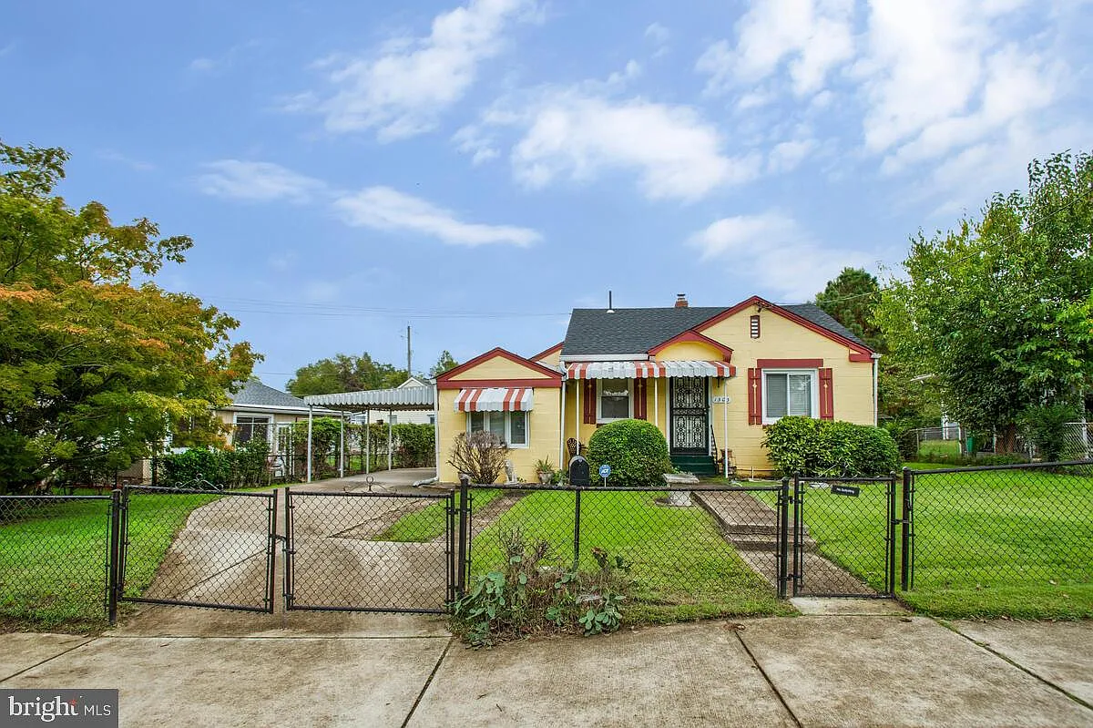 1303 Dunbar Oaks Dr photo 1