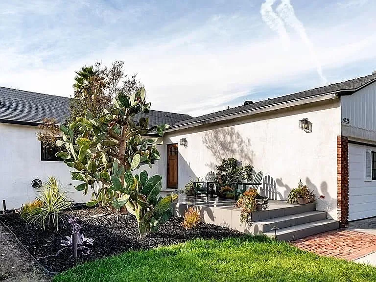 4328 Edenhurst Ave