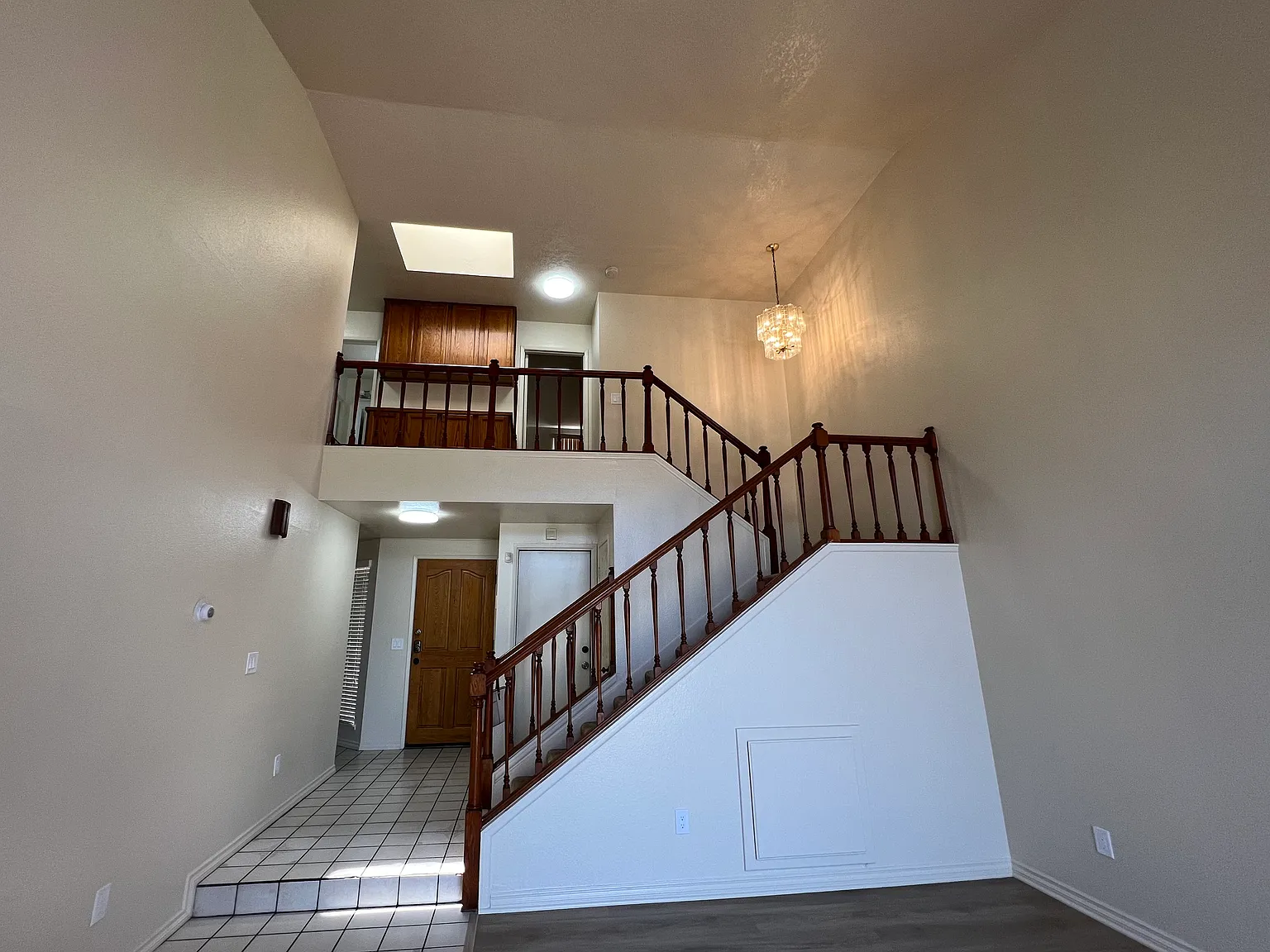 3 bed, 2.5 bath, 2054 sqft, $3,450 — Photo 2