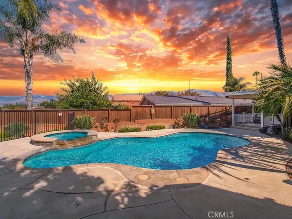 29 Meadowbrook Ln, Redlands, CA 92374