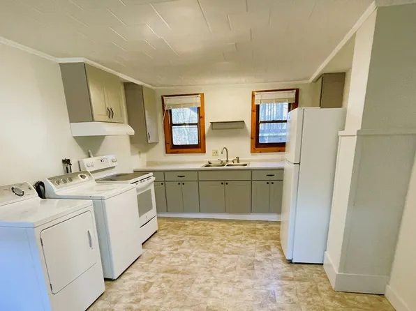 225 East Street, 225 East St APT 2, Great Barrington, MA 01230