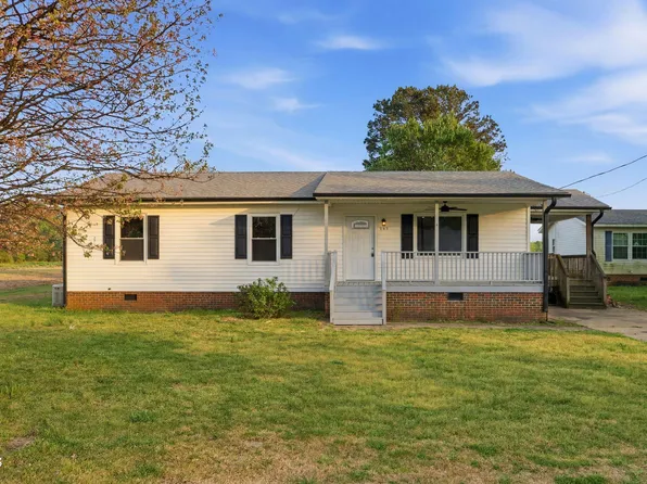 945 Old School Rd, Four Oaks, NC 27524