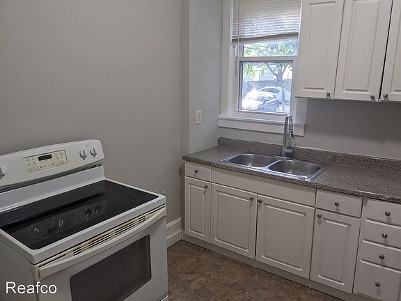 2nd image of 605 Lilley Ave