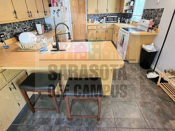 2nd image of 1067 41st St