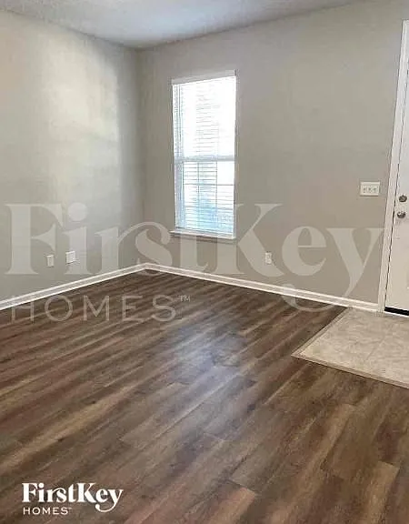 13668 Chipperfield Ln — Photo 2