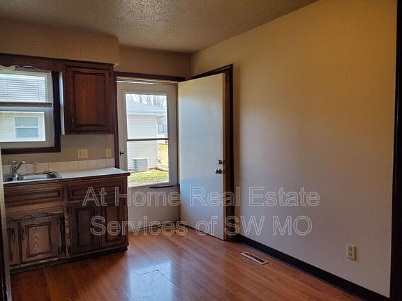 4th image of 633 W Meadowview Dr APT 5