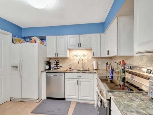 3882 Kenas Street, West Palm Beach, FL 33403