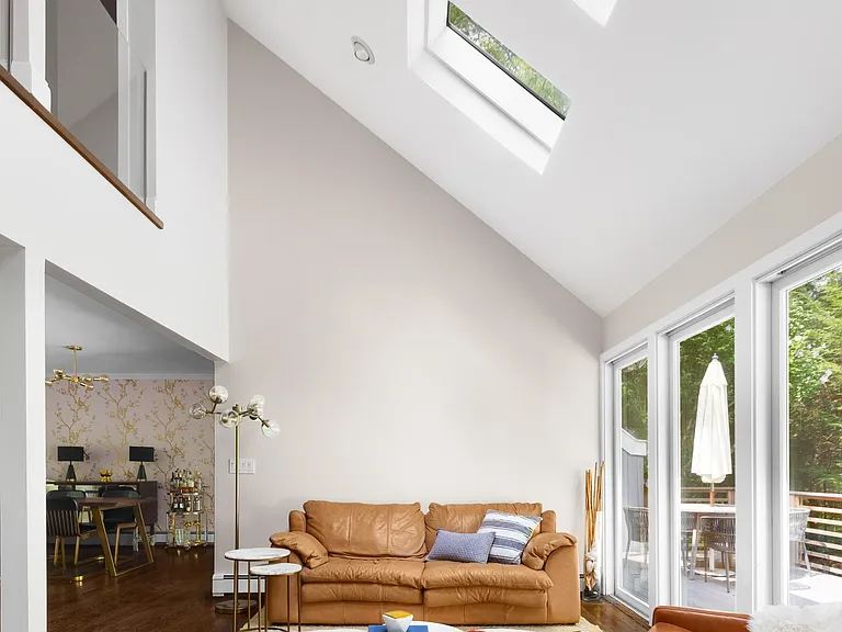 39 Montauk Ave — Photo 9