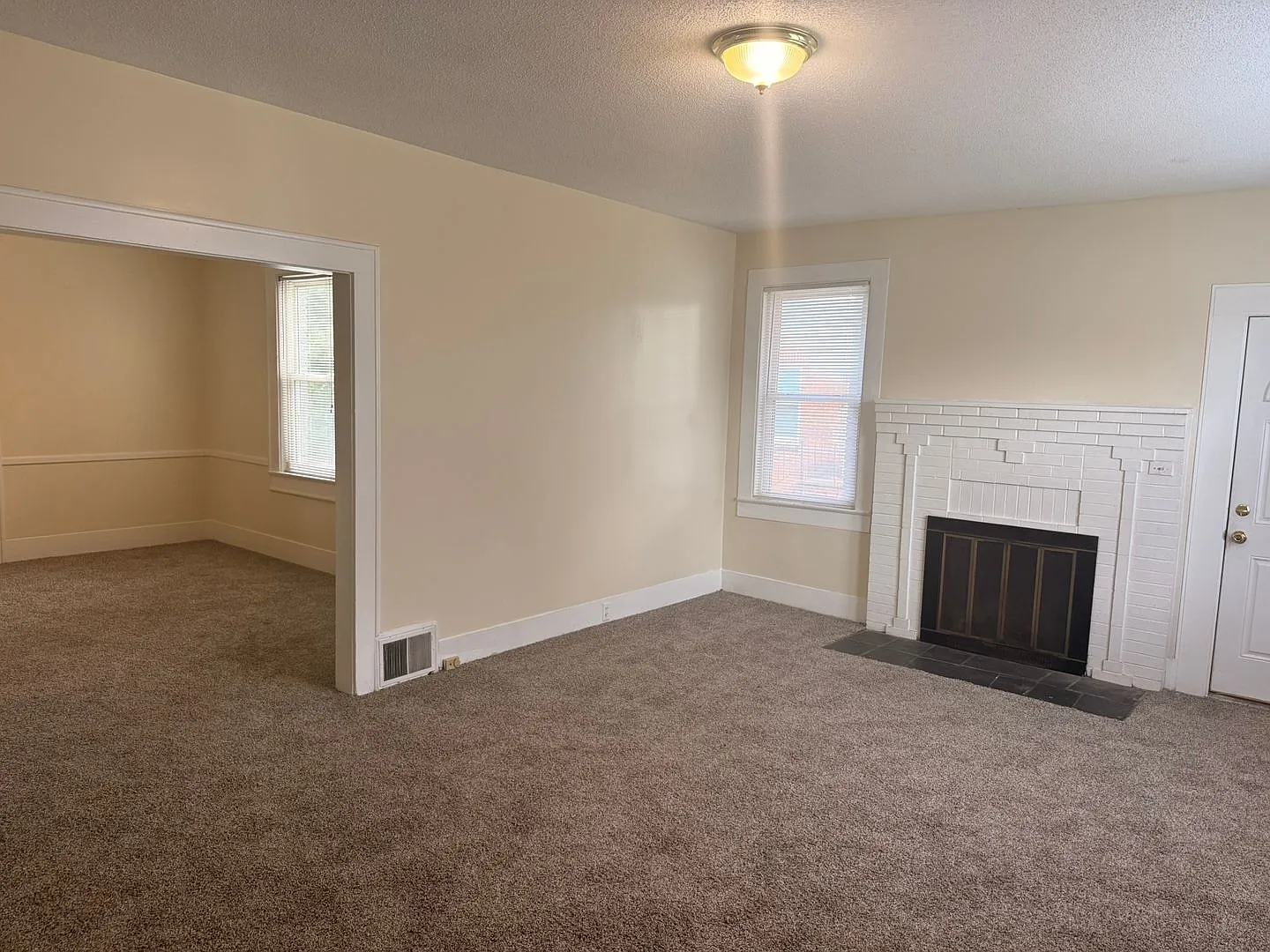 3- Bedroom 2 Bathroom Heathwood Area!! — Photo 3