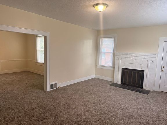 3rd image of 4001 Devine St